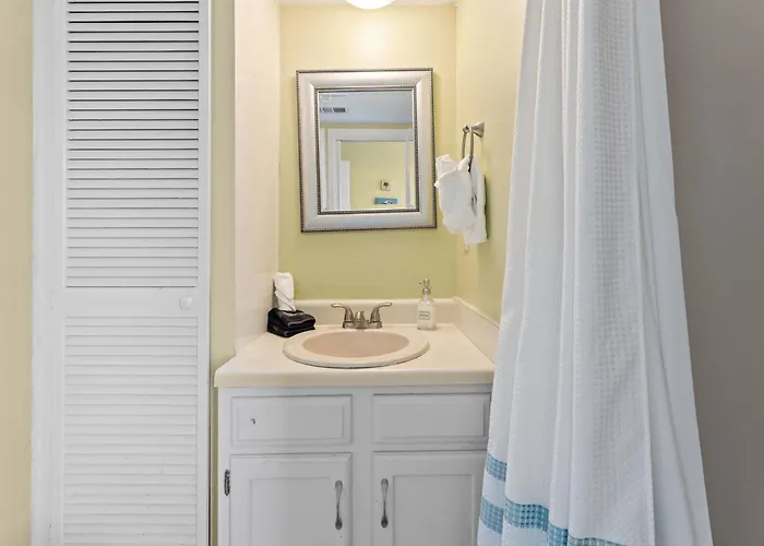 Cozy Beachfront With Pool Holiday home Gulf Shores