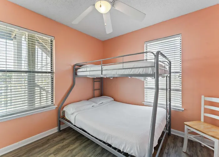 Cozy Beachfront With Pool Holiday home Gulf Shores
