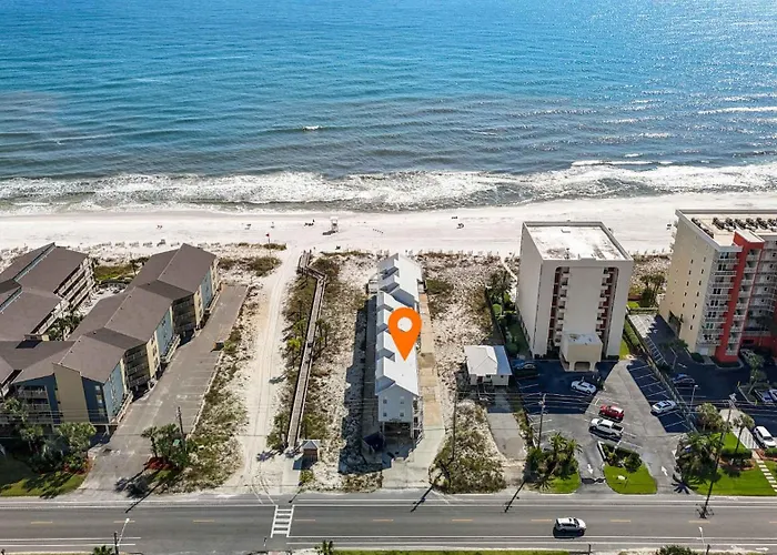 Cozy Beachfront With Pool Holiday home *